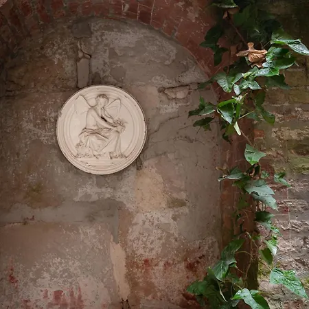 Live As A Real Venetian