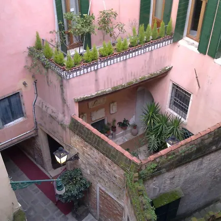 Live As A Real Venetian Apartment *